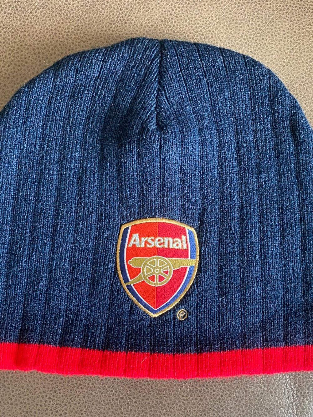 Official Arsenal F.C. Crest Beanie Hat - Navy Blue & Red - One Size
